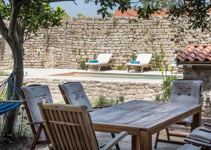 Dom wakacyjny Seaside House With A Swimming Pool Osor, Losinj - 12230